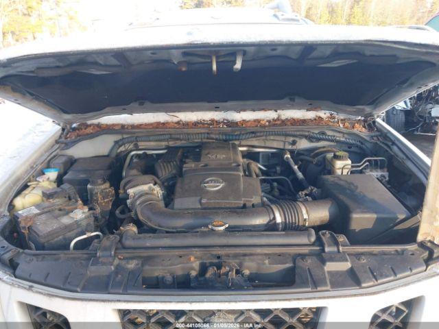 Nissan Frontier Pro-4x Image 11