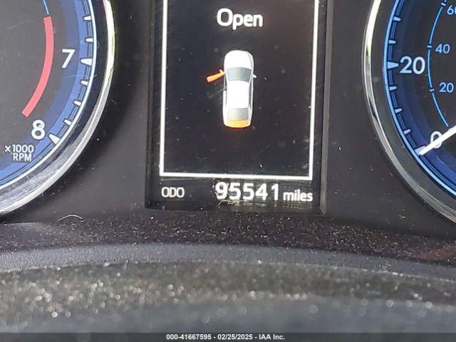 Toyota Corolla Se Image 12